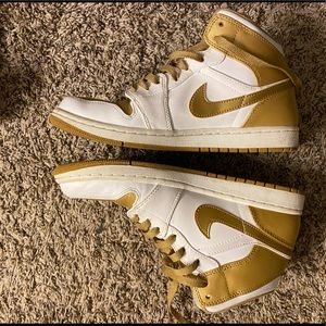 Air Jordan Mid 1’s, men size 8 and comes with no box